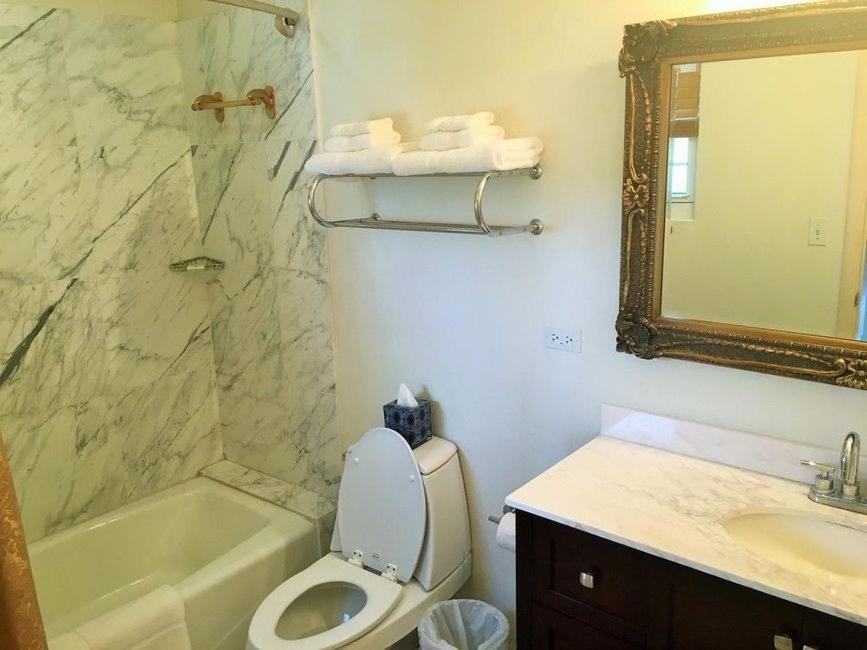 Sapphire Room